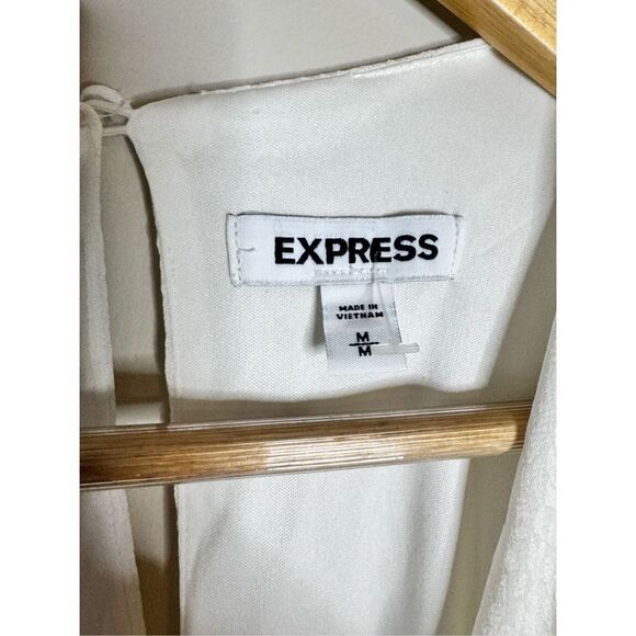 Express white v neck romantic romper sz M - Picture 6 of 13